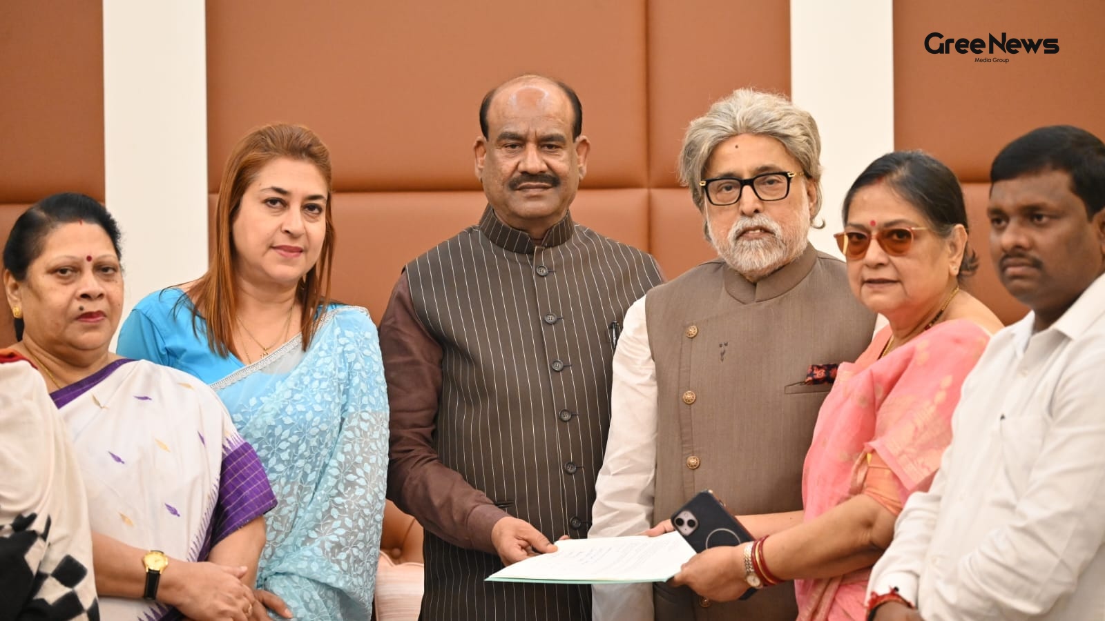 Dissent within TMC: Rebel MPs Seek Alliance with NDA and NCP