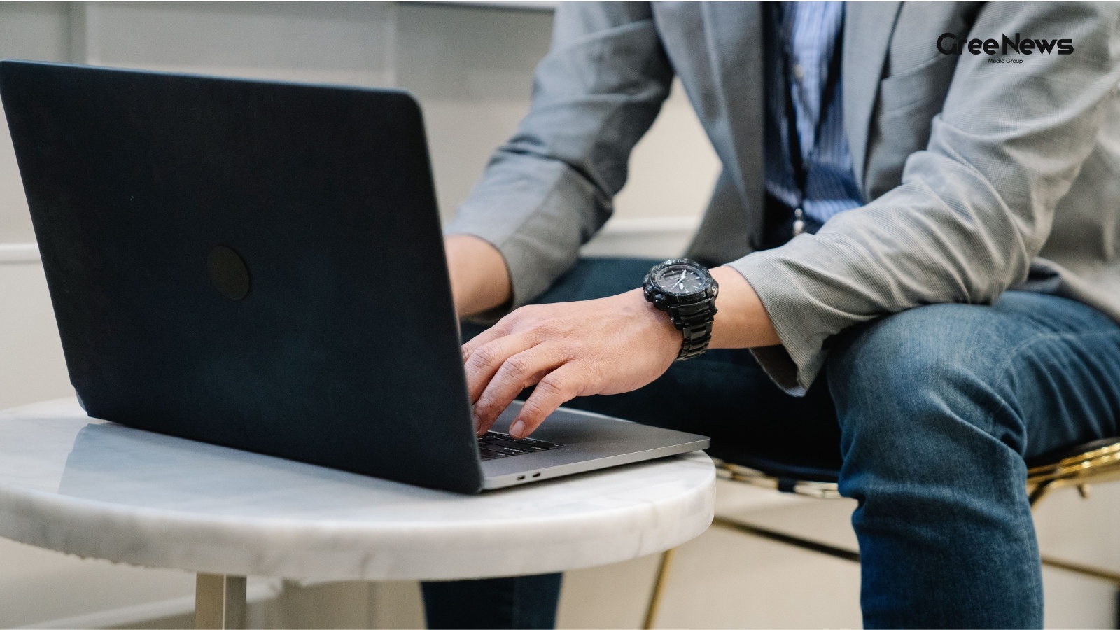 Career Switch and Financial Planning: The Contract Role Dilemma