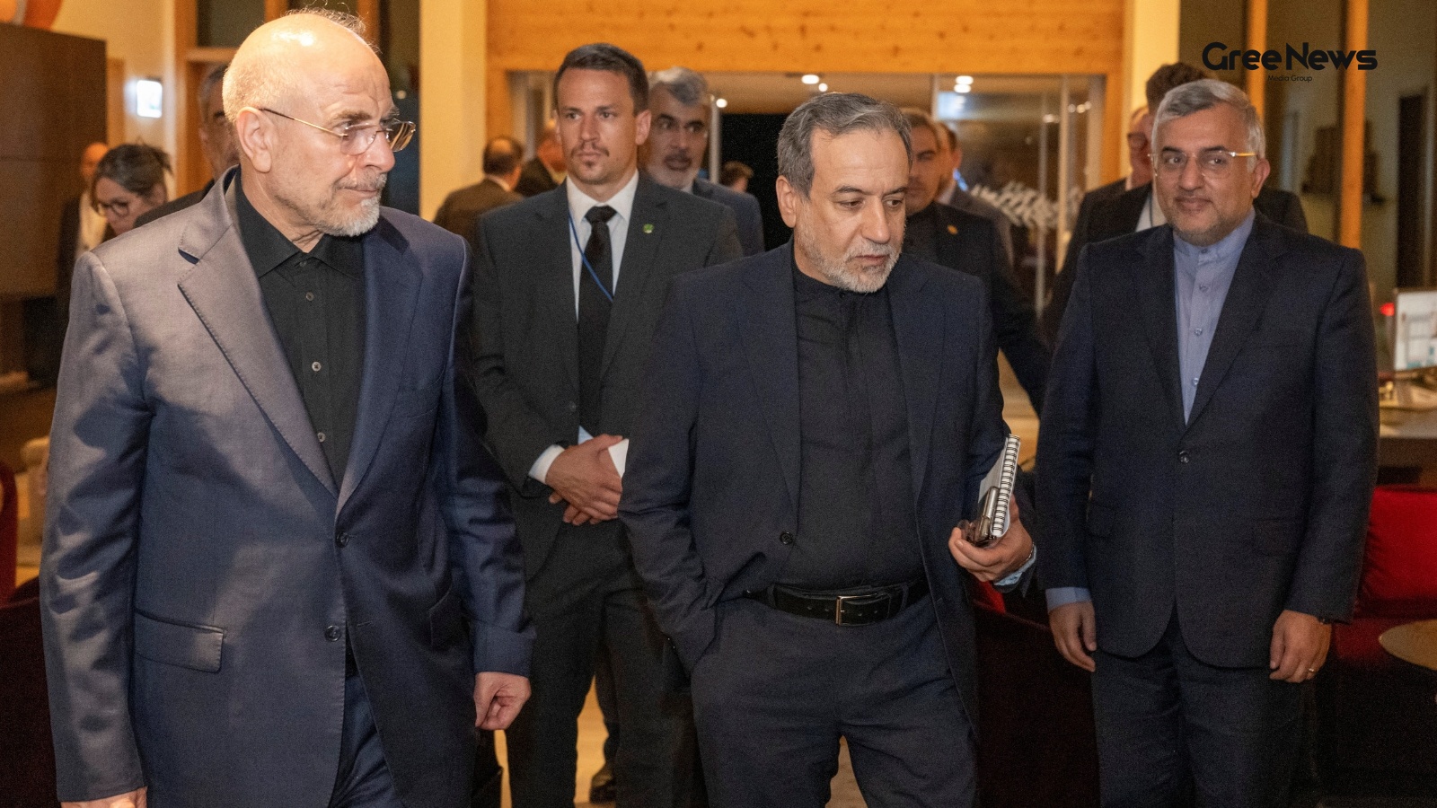 Security Risks and Shadows in Washington-Tehran Negotiations