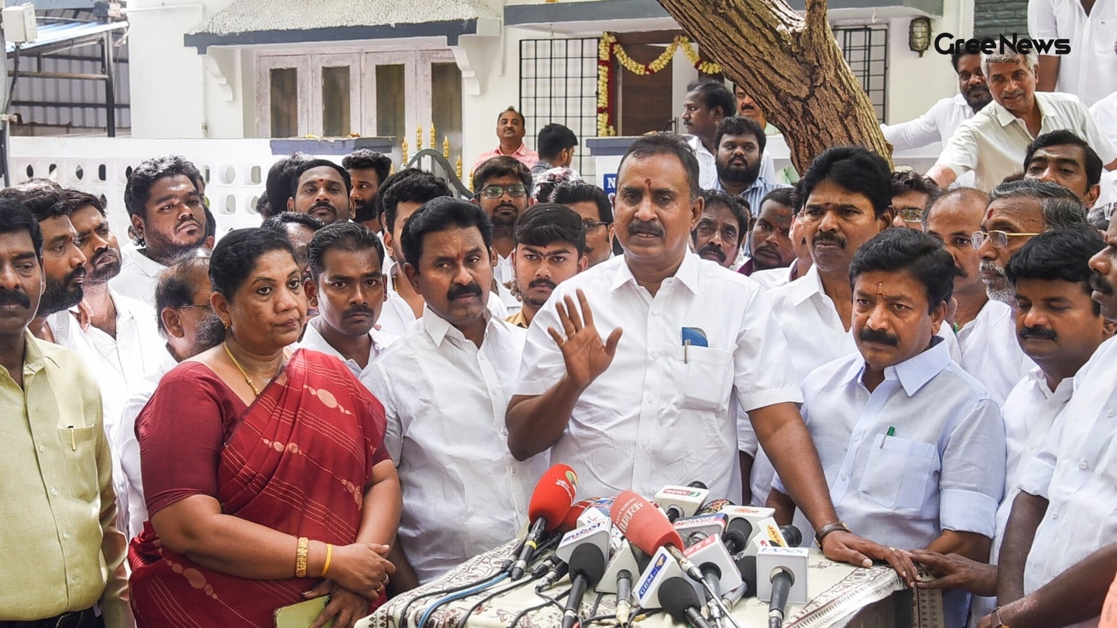 Shanmugam's Claims on Palaniswami and the AIADMK Leadership