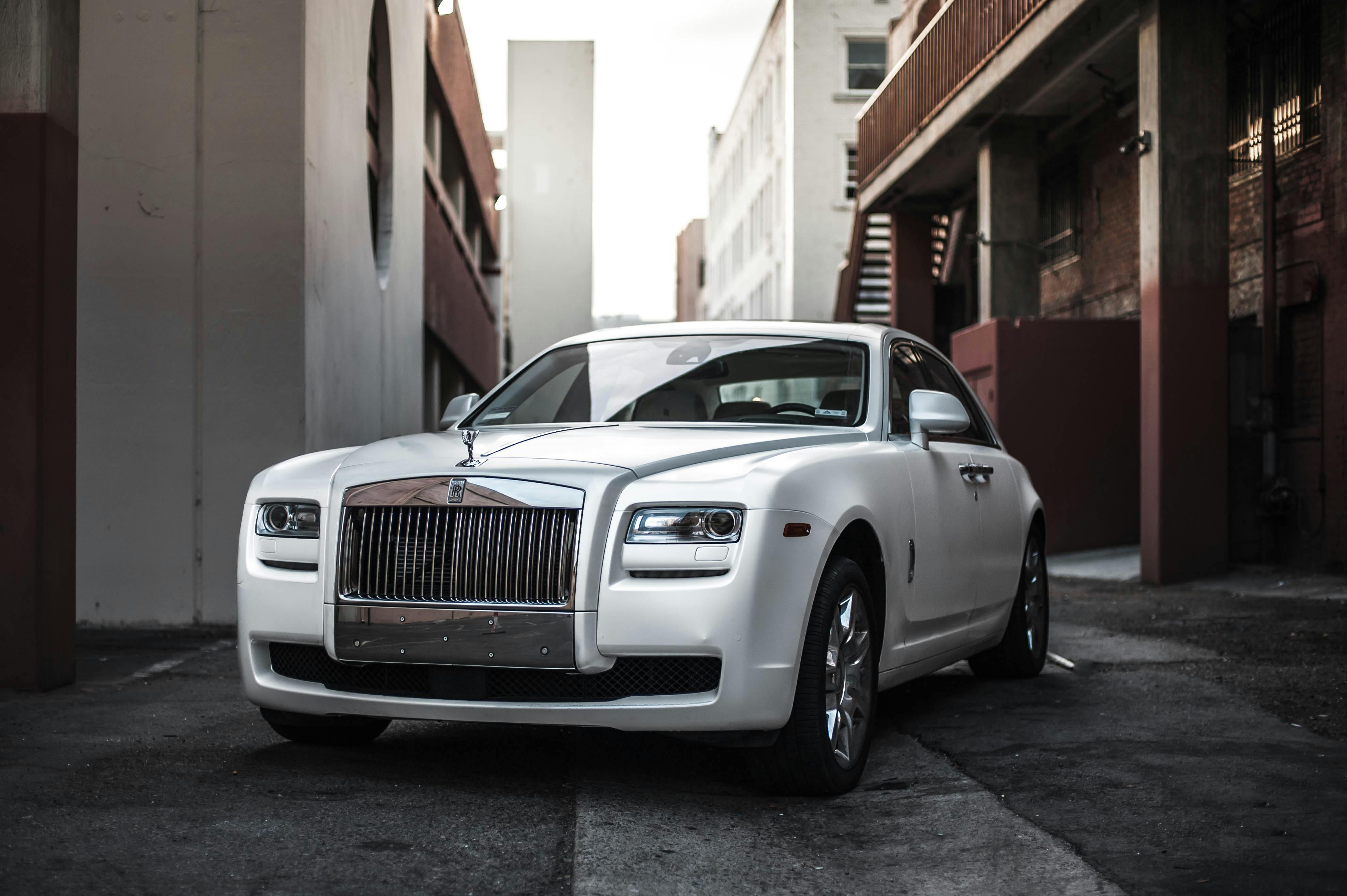 Rolls-Royce La Rose Noire Droptail