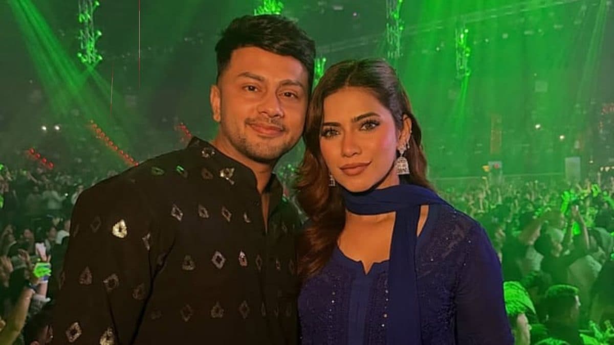 Awez Darbar and Nagma Mirajkar together on a set