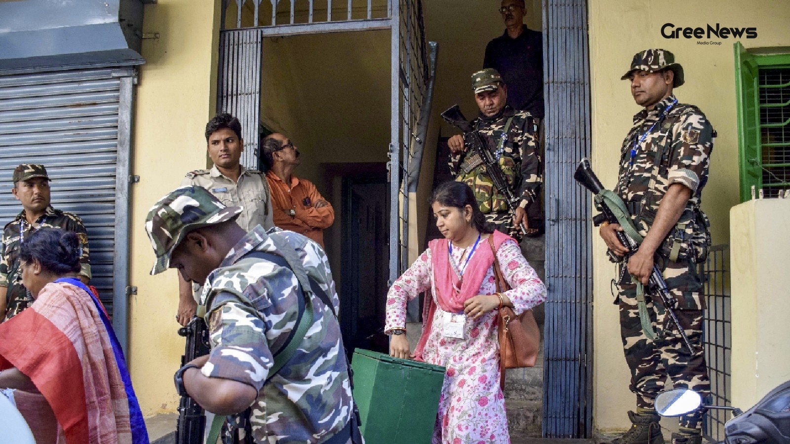 West Bengal 2026 Election Battle: Prime Minister Narendra Modi vs Chief Minister Mamata Banerjee  Who Will Win the Voter’s Heart?