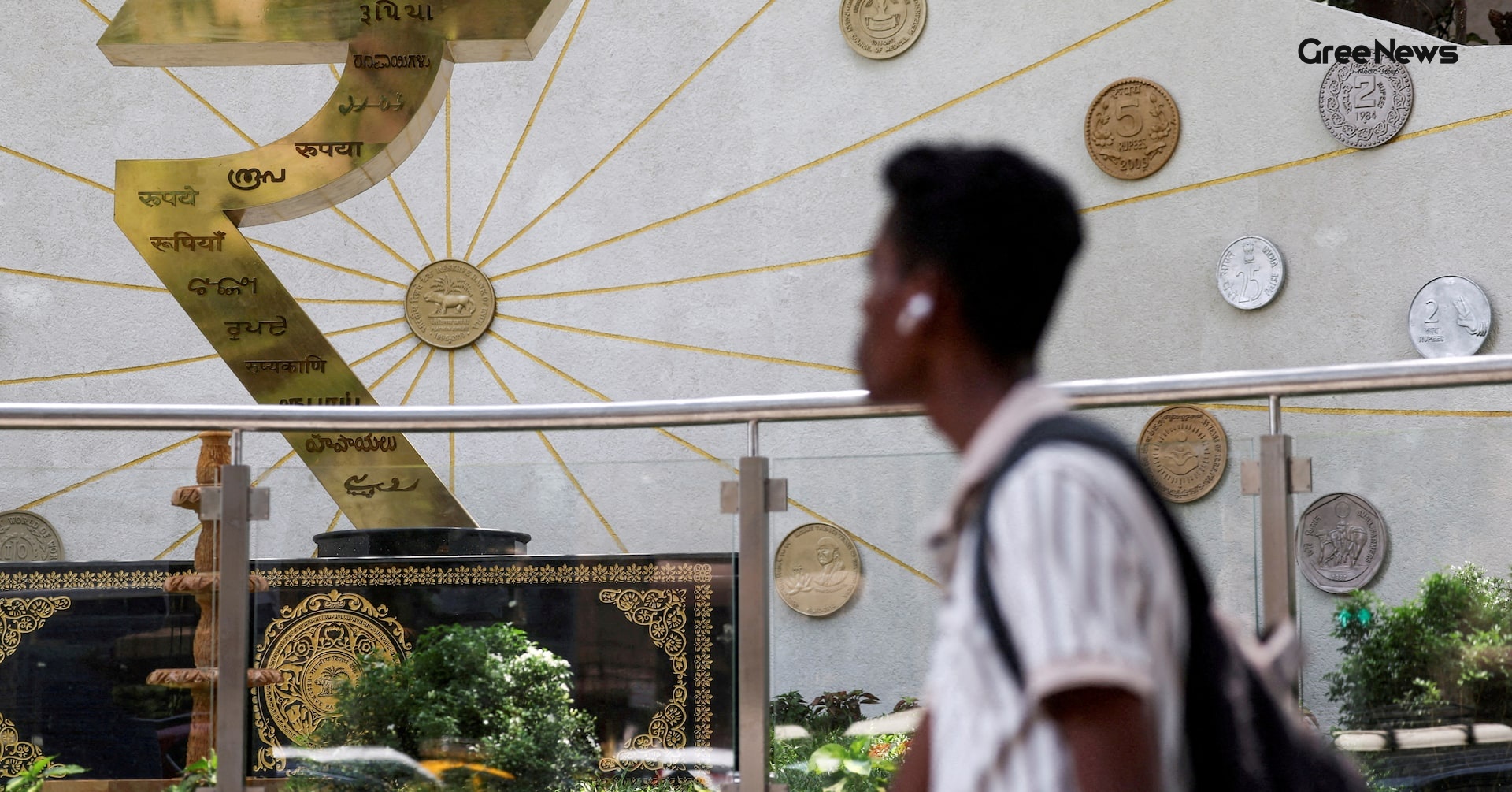 Why Indian Banks Are Still Hesitant to Offer NDF Contracts Even After RBI Eases Rules