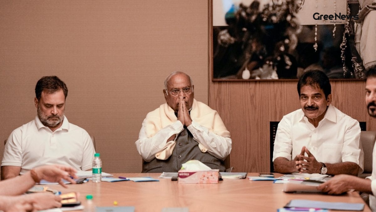 Karnataka Congress MLAs Meet Mallikarjun Kharge in Delhi, Urge Cabinet Shuffle – Latest News India