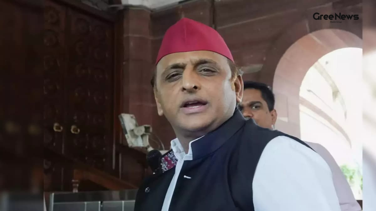 Akhilesh Yadav’s Bold Promise: Free Power and ₹40,000 for Women Ahead of UP 2027 Election