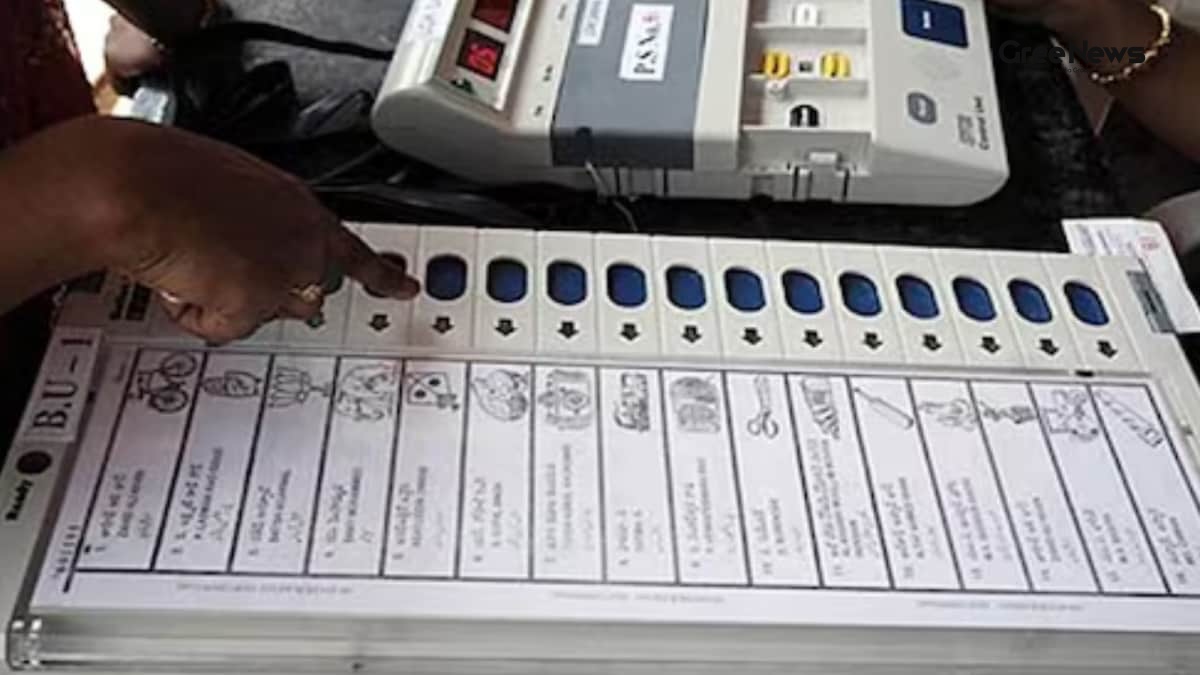 Voters at a West Bengal polling station