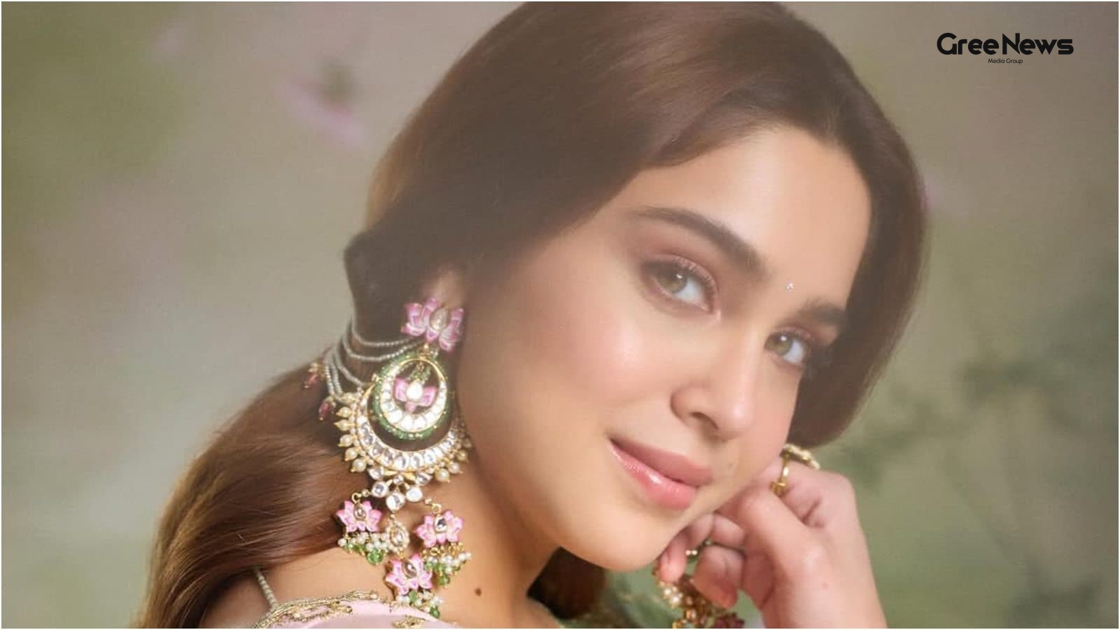 Sharvari posing for Yeh Prem Mol Liya promotion