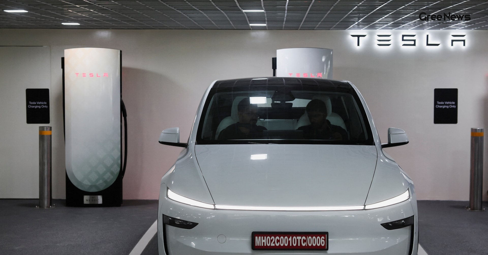 Tesla Inc Rolls Out Six‑Seater Model Y in India  What It Means for EV Lovers