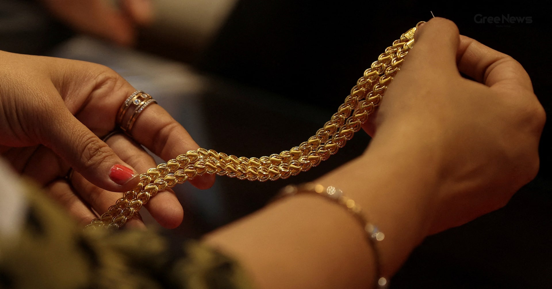 Gold Rises While Oil Slumps: How the US‑Iran Cease‑fire Shifted Market Mood