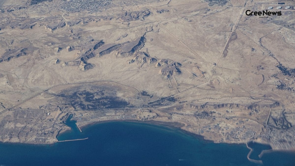 Iran Warns: No Port in the Gulf Will Be Safe If United States Blocks Strait of Hormuz