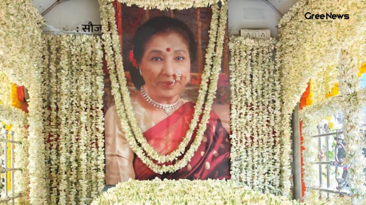 Fans and dignitaries gathered near the cremation site for Asha Bhosle's farewell