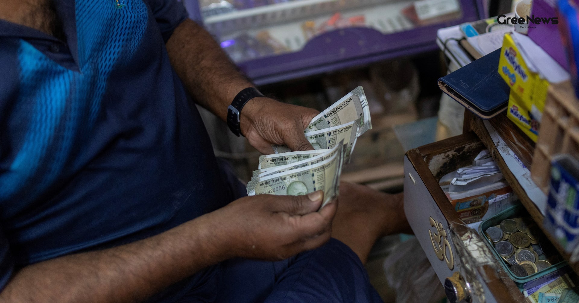 Indian rupee chart showing stable range