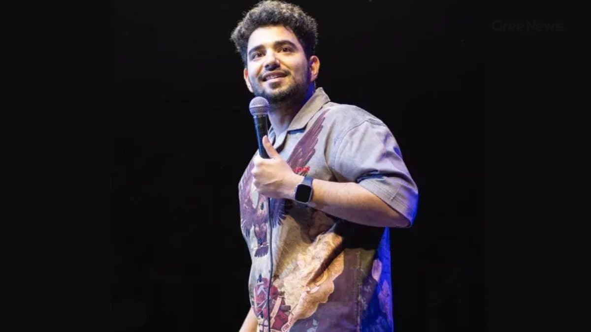 Samay Raina performing live during the Still Alive tour
